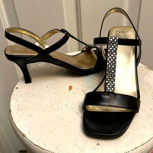 Naturalizer size 7.5 leather upper with silver accent